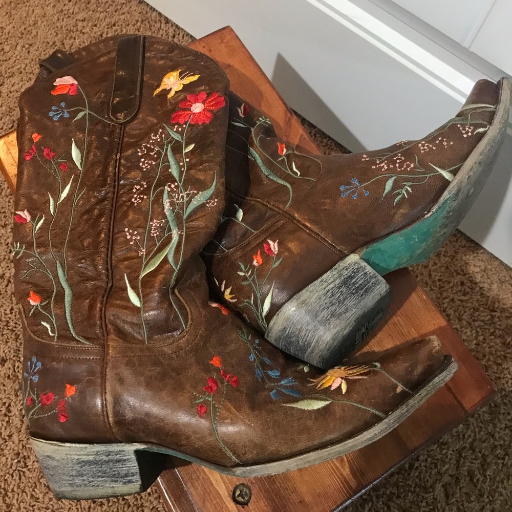 Lane Embroidered Cowgirl Boots